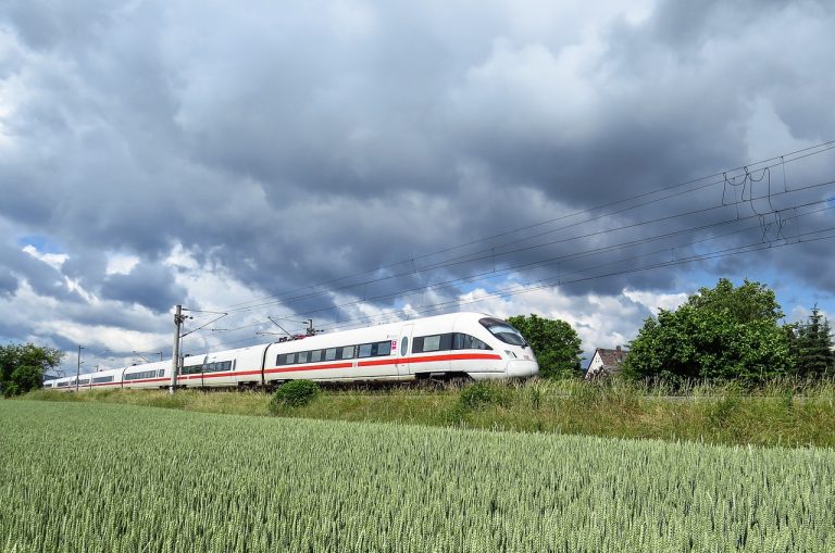 Bahn-Anbindung: Kooperationsmodell zwischen Fern- und Nahverkehr auf den Weg bringen